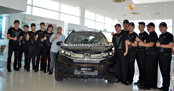 Andy (sixth left) and his sales executives give the thumbs-up for the new Honda BR-V during the launching event at Jalan Salim showroom.