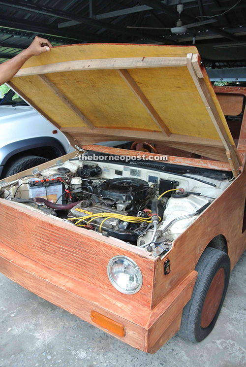 Technically, ‘Si Kaki Empat’ is an actual car, equipped with engine to drive it.