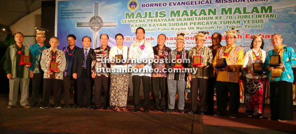 Dennis (centre), Rev Dr Justin (fifth left), Gerawat (sixth left) and Nawan (ninth left) with the men and women who translated the New Testament into Kayan language, as well as members of the platinum jubilee celebration working committee.