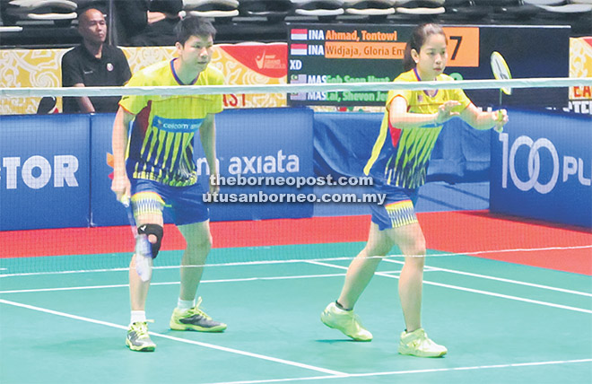 MENANG: Pasangan Goh dan Shevon layak ke final Kejohanan Badminton Victor Far East Malaysia Masters di Sibu, semalam.