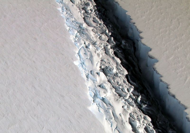 This NASA photo released December 1, 2016 shows what scientists on NASA's IceBridge mission photographed in a view of a massive rift in the Antarctic Peninsula's Larsen C ice shelf on Nov 10, 2016. AFP Photo