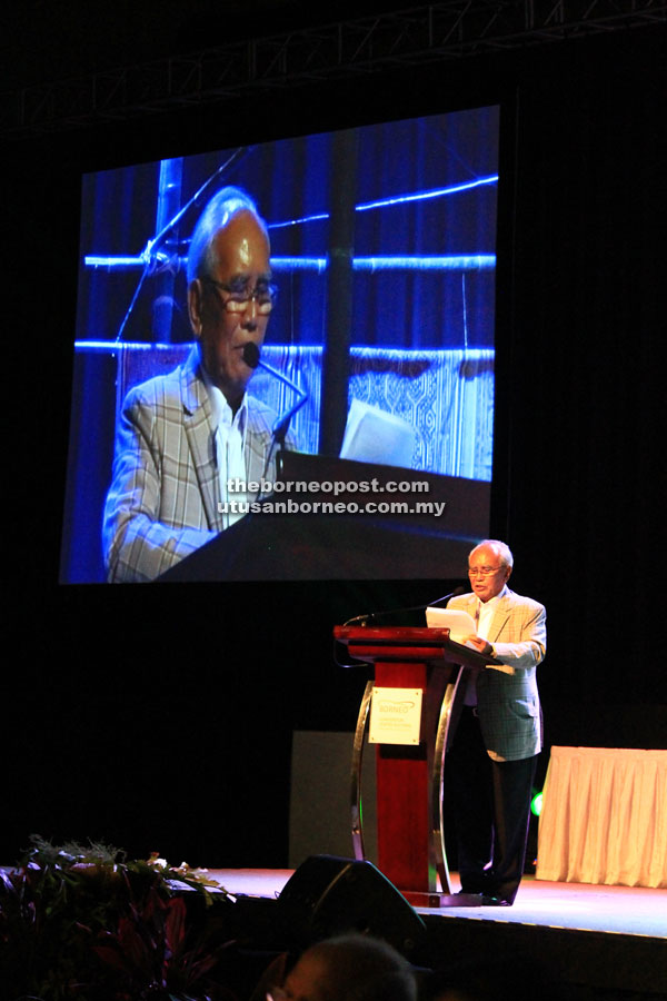 Jabu speaking during the appreciation dinner for him at the Borneo Convention Centre Kuching on Sunday night.