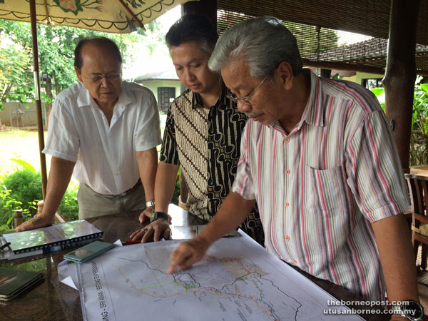 (From right) Masing briefs Balai Ringin assemblyman and PRS Youth chief Snowdan Lawan and PRS information chief Datuk Wilfred Rata Nissom on how the coastal highway of Sarawak could be improved further to serve more people in major towns and cities.