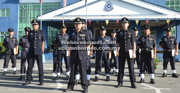 Lee (front) poses for a photo with recipients of the commendation certificates during the parade.