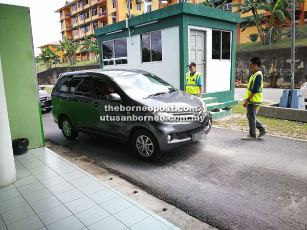 Anti-narcotics police personnel inspecting a vehicle from Brunei at the Pandaruan Immigration Border Post on Sunday.