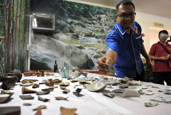 Mohd Shermann showing the artifacts discovered from the construction site in Kuching yesterday. — Bernama photo