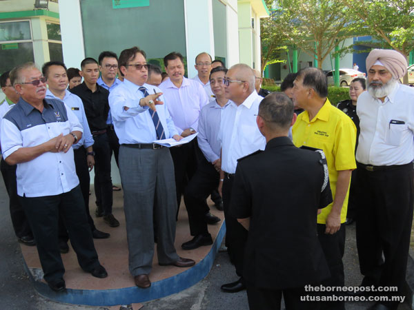 Abang Johari (front, second left) discusses upgrading works on Sungai Tujoh CIQ with local leaders and officers.