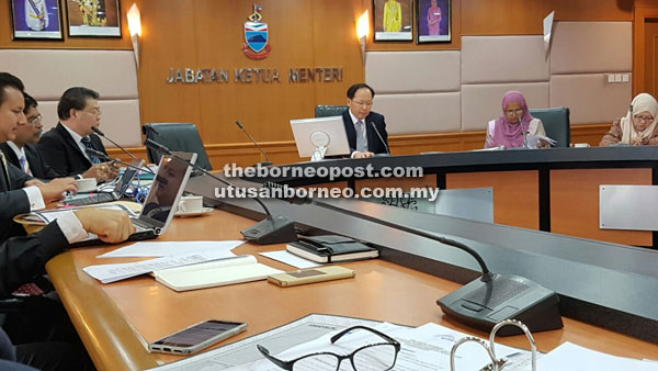 Teo, flanked by Mariati and Foo, chairing the working committee meeting.  