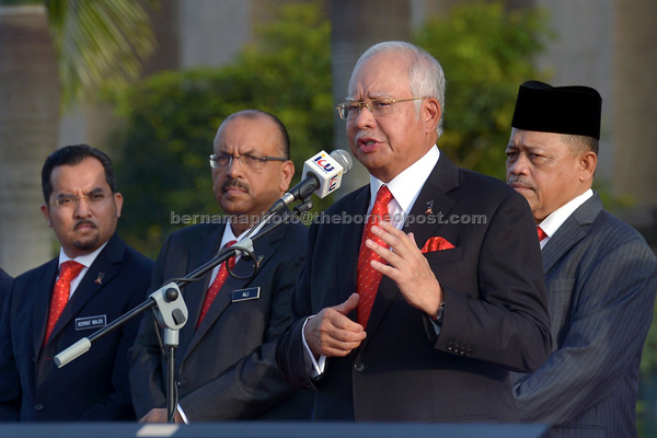 Najib delivers his speech at the monthly meeting of the Prime Minister’s Department. — Bernama photo