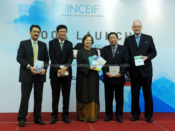 INCEIF Chancellor Zeti (centre) shows the Book On Islamic Finance after launching ceremony held at Sasana Kijang, with (from left) Izani Ghani, Chung, Kok and Daud Vicary. Zeti says she is willing to cooperate with the investigation into the alleged forex trading loss of US$10 billion by the central bank in the 1990s. —Bernama photo