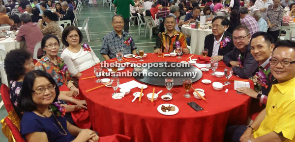 Bolly (fifth left), Nelson (fifth right), Tsen (fourth right) and others during the thanksgiving dinner.