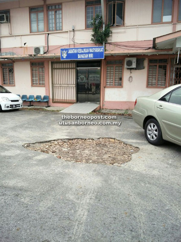 The unpatched pothole in front of Miri Welfare Office caused an uproar on social media.