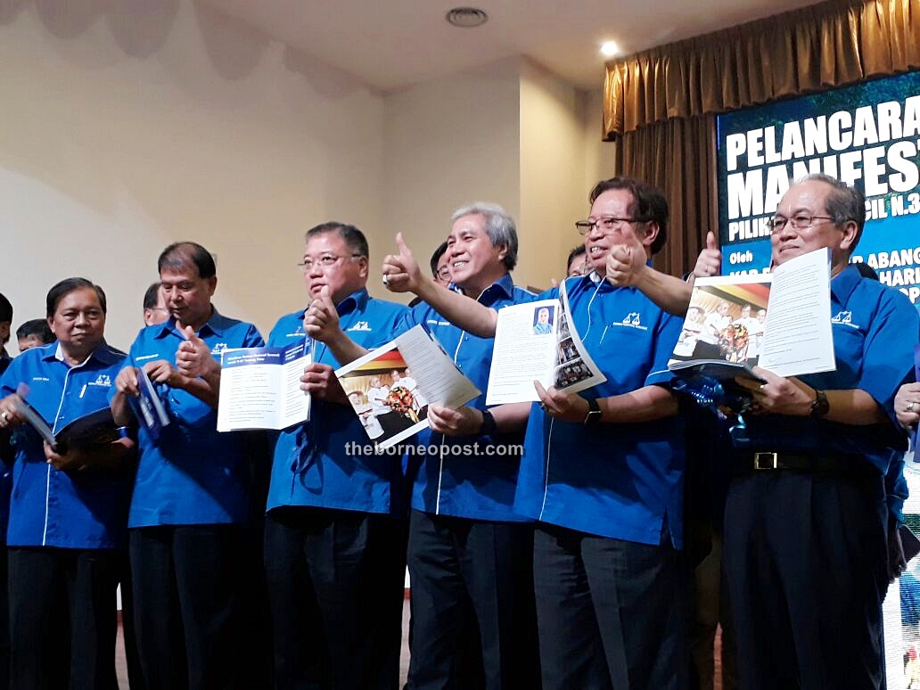 Abang Johari (second right) flashes a thumbs-up after launching the manifesto.