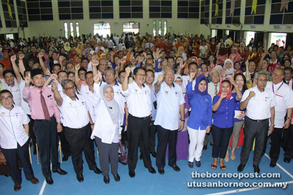 Mahdzir (seventh left), Fatimah (fifth right), Alias (sixth left), Khair (second right), Rakayah (fourth left) and others gesture during a photo session after the event launching. — Photo by Chimon Upon