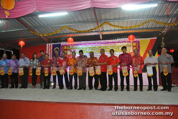 Fadillah (eighth left), Fazzrudin (seventh left) and others at the simple launch of the dinner. — Photo by Hiew Man Chien