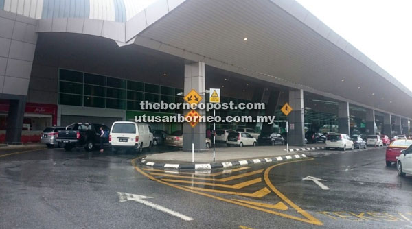 Sibu Airport bustles with passengers arriving and departing. The relevant authority should beef up enforcement in areas with high traffic volume to curb illegal parking. 