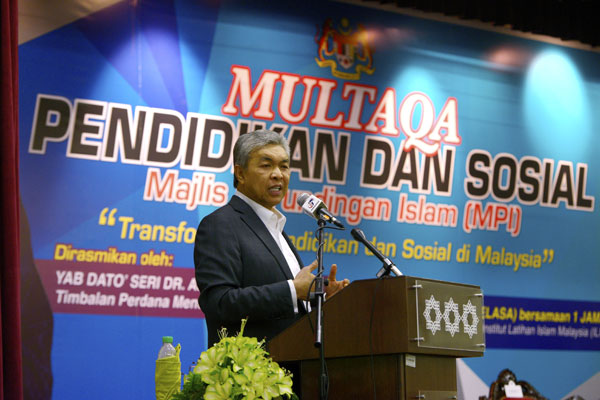 Ahmad Zahid speaking at the opening of the Conference on Education and Social Affairs of the Islamic Consultative Council in Bangi. — Bernama photo