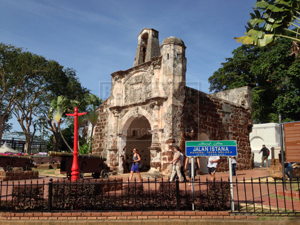 HISTORICAL: Porta De Santiago.