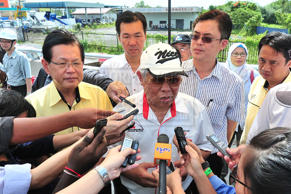 PRESS BRIEFING: Manyin briefs reporters on the proposed third bridge. 