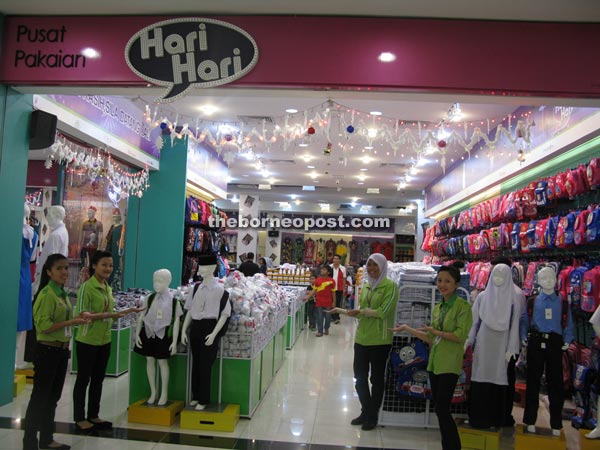 Hari Hari At Summer Mall Holds Back To School Promotion