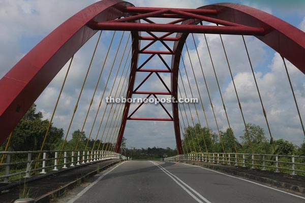 The so called ‘red bridge’ – the only mark of Meradong!