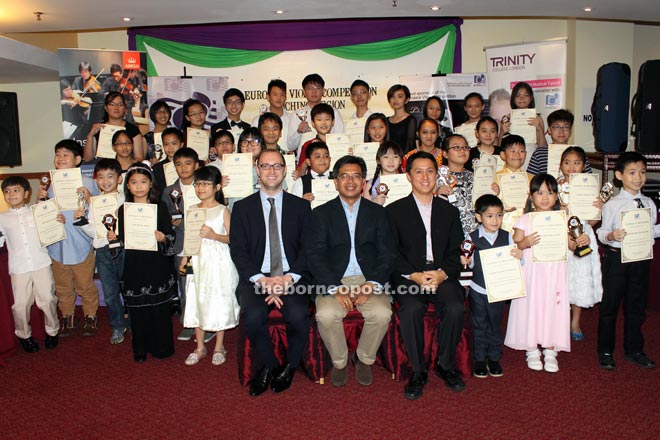 Participants pose with (seated, from left), Lewis, Mustafa and U-Jin for a photo after the presentation of certificates.