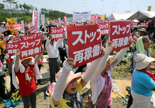 Anti-nuclear protesters holding a rally against the restart of a nuclear reactor in front of the Kyushu Electric Power Sendai nuclear power plant in Satsumasendai, Kagoshima prefecture, on Japan’s southern island of Kyushu. — AFP photo