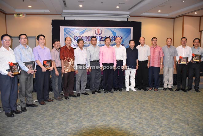 Lu (seventh from right), Wong (eighth from right) and Wee (seventh from left) with distinguished guests and panellists at the Chinese Education Forum.