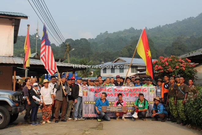 Group photograph before the climb up the sacred Bung Sadung.