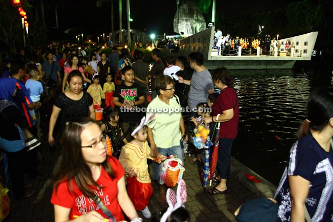 Those attending the festival also take the time to stroll around Taman Sahabat.