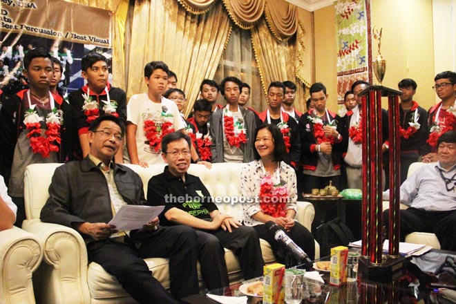 Abdul Karim (seated left) fielding questions from reporters. Looking on are Dr Sim (second left) and Ling.