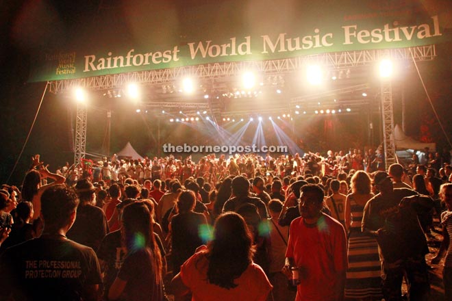 The finale of the 2015 Rainforest World Music Festival. 