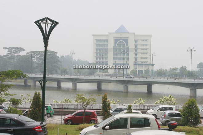 The air quality in front of the customs office yesterday was at unhealthy level. — Photo by Jeffery Mostapa