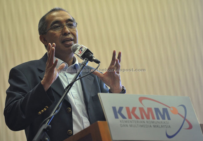 Salleh delivers his speech during the meeting. — Bernama photo