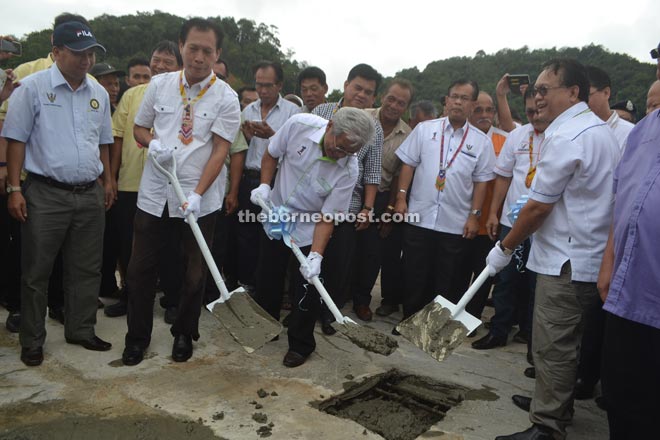 The topping up ceremony in progress. 