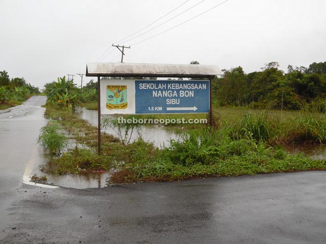 A signboard giving the direction to SK Nanga Bon.