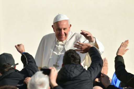 © AFP / by Jean-Louis De La Vaissiere | Pope Francis greets the crowd as he arrives for his weekly general audience at St Peter's square at the Vatican 