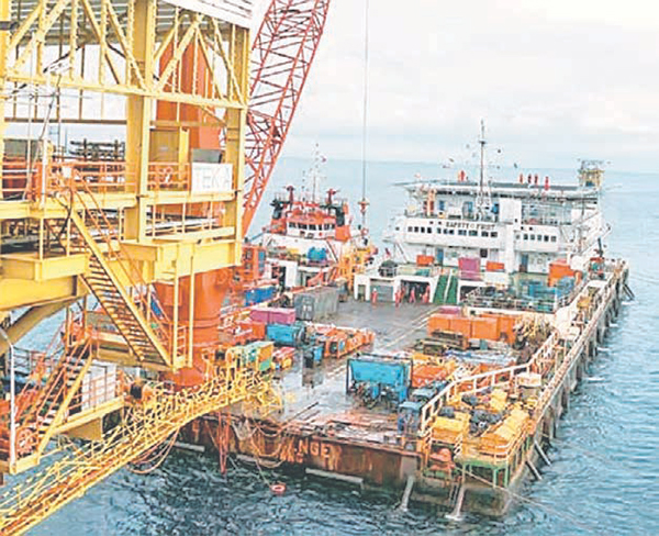 Photo shows a Petra Energy vessel near an oil rig. Petra Energy is expected to have realised only RM880 million worth of jobs under the Pan-Malaysia cluster in 2013 to 2015, leaving another RM1,620 million worth of orders to be realised in 2016 to 2018E.