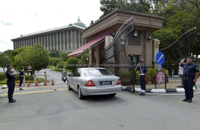 The official vehicle carrying Adenan seen entering Bangunan Perdana Putra. His meeting with Najib was to settle matters in regards to the devolution of power to the state government. — Bernama photo