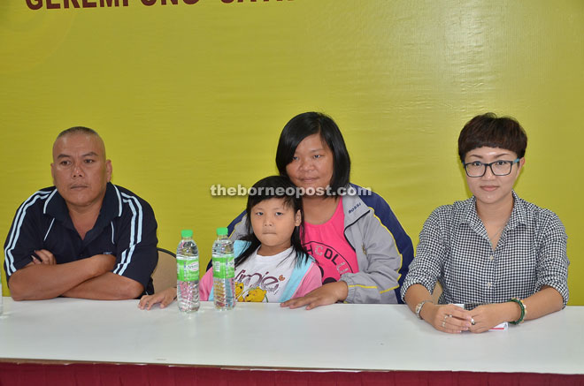 (From left) Bong, Lau and their child with Tnay at the press conference. 