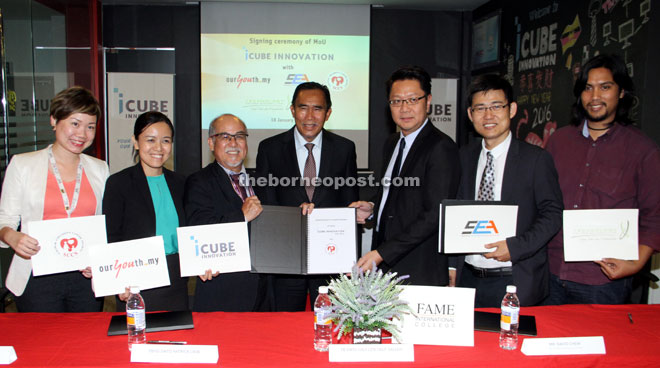 Len (centre) witnessing the MOU which was signed by Liew (third left) and the representatives from FAME International College executive officer David Chew (third right), Technology College Sarawak corporate affairs director Amin Aznizan (right), OurYouth.my operations manager Patsda Liew (second left), Sarawak Children’s Cancer Society manger Jodie Sim (left) and Sarawak Entrepreneurs Association president Simon Wong (second right). — Photo by Chimon Upon