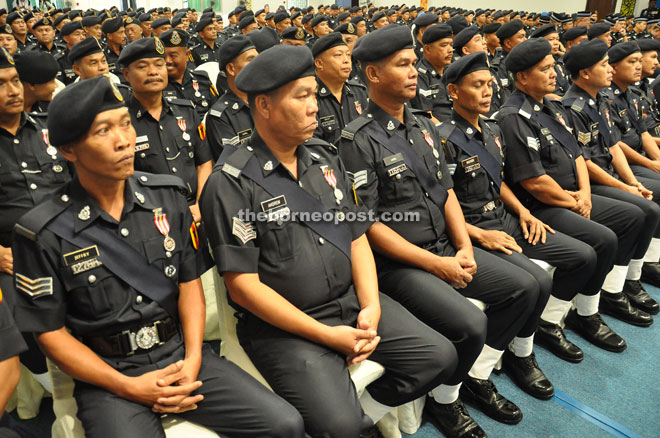 A section of the police personnel who received Pingat Kedaulatan Negara. 