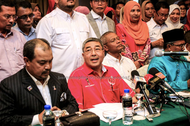 Ahmad Bashah (second left) talks to the media during the press conference. — Bernama photo