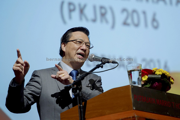 Liow speaking at the launching of Road Safety Education Module 2016. — Bernama photo