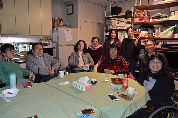 The writer and other guests at the home of Shoji and Yukiko Nakanishi.