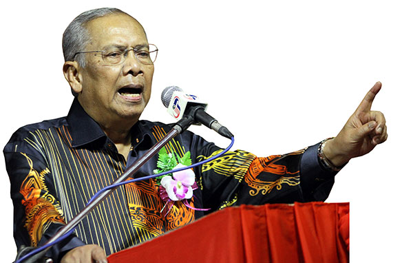 Adenan speaking at a Chinese New Year gathering.
