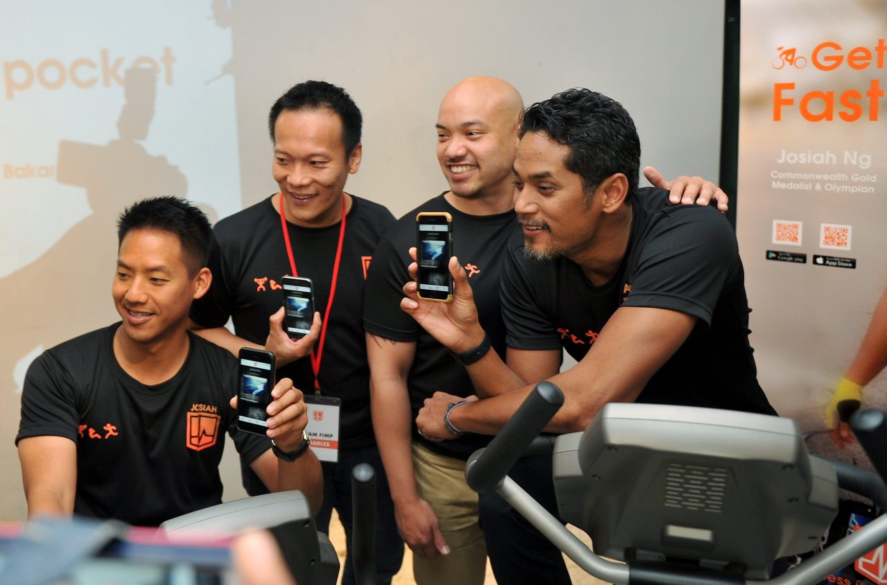 KUALA LUMPUR, Jan 16 -- Minister of Youths and Sport Khairy Jamaluddin Abu Bakar looking at the new software application, ÔFitness in My Pocket' after launching it in the capital, Tuesday. Also present at the ceremony (from left) former national cyclist Josiah Ng, Chief Executive Officer eSolved MSC Sdn Bhd Charles Tang and Personal Trainer Ernie Tang. ÔFitness in My Pocket' is the first Malaysian fitness training application featuring training plans by celebrity trainer like Josiah Ng, Ernie Tang and Laurel Stelzer. --fotoBERNAMA (2016) COPYRIGHT RESERVED