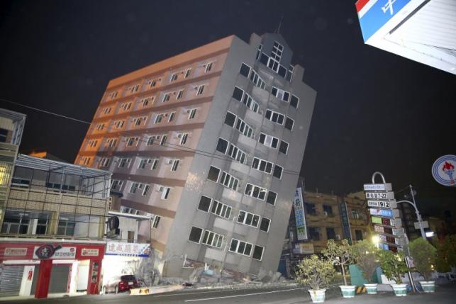 A building is damaged from an earthquake in Tainan, February 6, 2016. REUTERS/Stringer