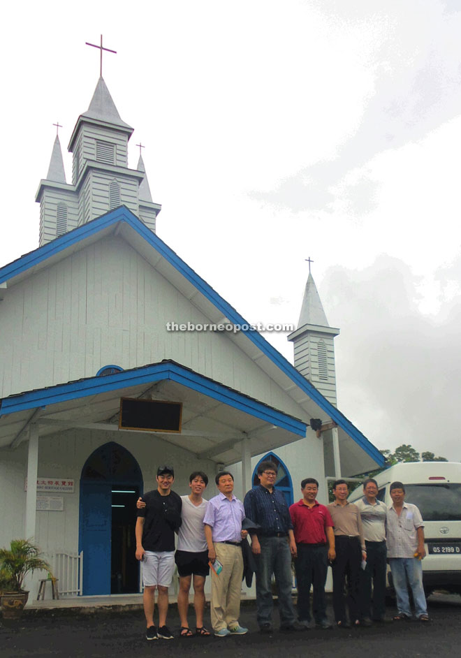 Representatives of Chung Dong First Methodist Church and Wong (second right) visit Sibu Methodist Heritage Gallery.