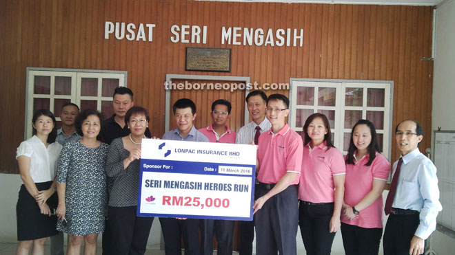 Nicholas (4th from right) presenting the mock cheque to Monica (3rd from left) witnessed by Moses (7th from right), representatives from Lonpac and Seri Mengasih.